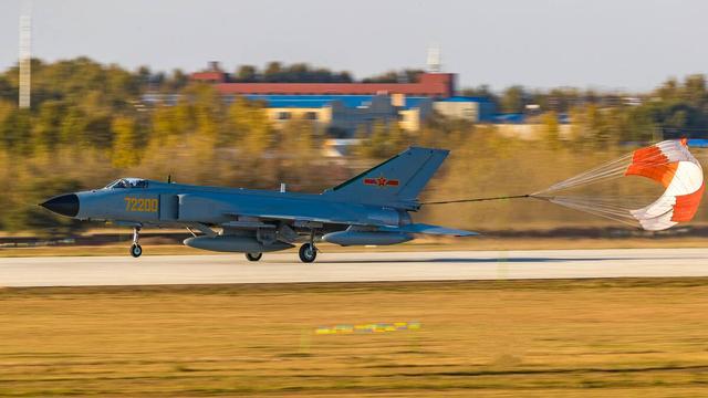 關(guān)于2022年殲-7還有多少架的探討，探討，殲-7戰(zhàn)機(jī)在2022年的數(shù)量概況