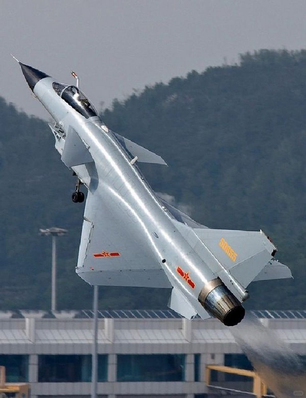 殲-10戰(zhàn)斗機是幾代機？全面解析中國空軍的主力戰(zhàn)機，中國空軍主力戰(zhàn)機殲-10戰(zhàn)斗機的全面解析，幾代機？