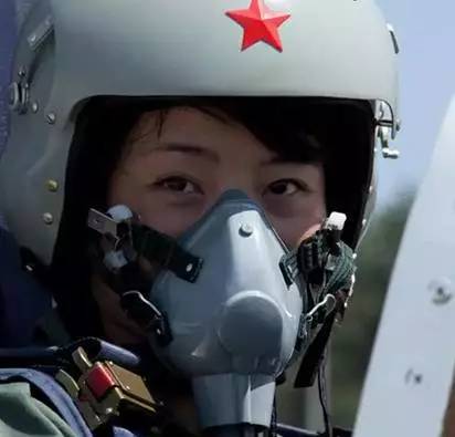 揭秘殲-10女飛行員犧牲真相，英雄背后的故事令人動(dòng)容，揭秘殲-10女飛行員犧牲真相，英雄背后的感人故事